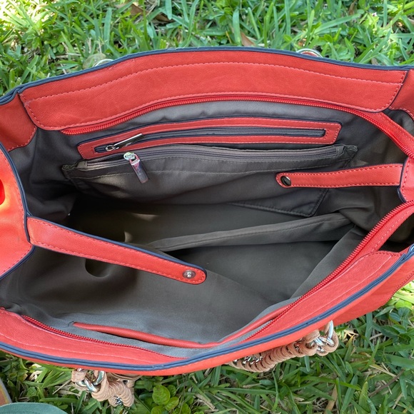 Peach medium sized purse. - Picture 4 of 4